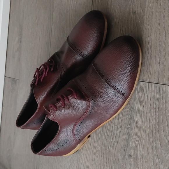 Burgundy shoes - Picture 1 of 4